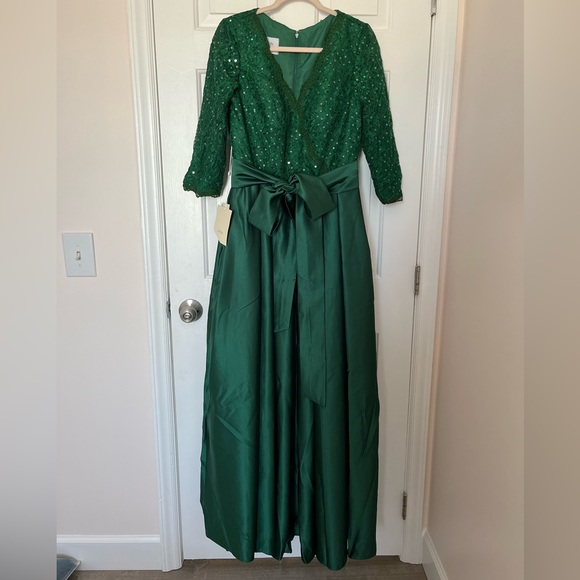 Ball Gown / Formal Dress - Picture 11 of 16